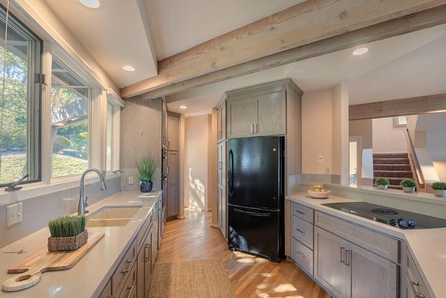 4 Sommerset Vale, Monterey, CA 93940