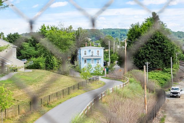 20 4th St, Fitchburg, MA 01420