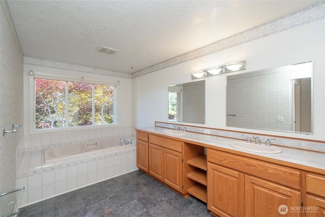 2015 W 7th Street, Port Angeles, WA 98363