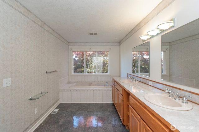 2015 W 7th Street, Port Angeles, WA 98363