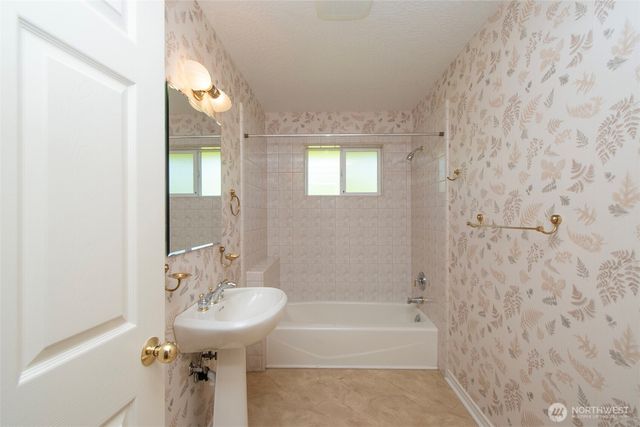 2015 W 7th Street, Port Angeles, WA 98363