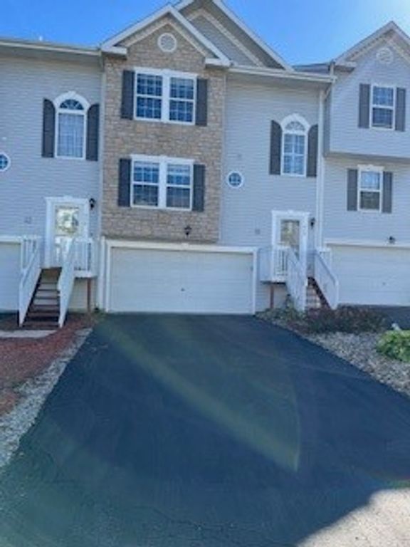 517 Ten Point Ln, Cranberry Twp, PA 16066