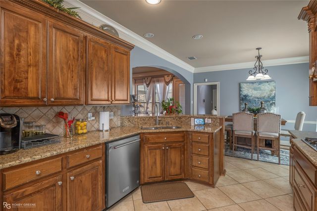 125 Horseguards Avenue, Bossier City, LA 71111