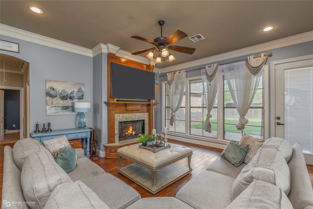 125 Horseguards Avenue, Bossier City, LA 71111