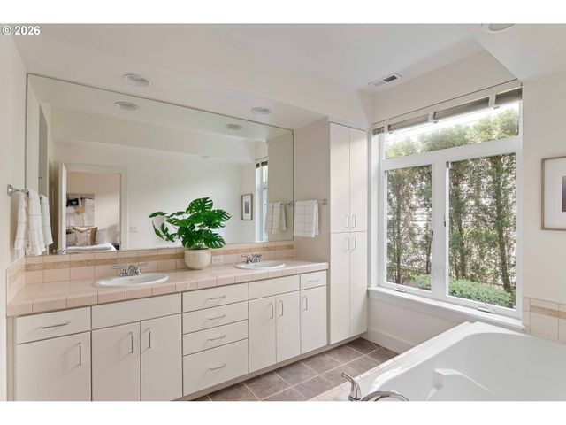 3043 Nw MONTARA Loop, Portland, OR 97229