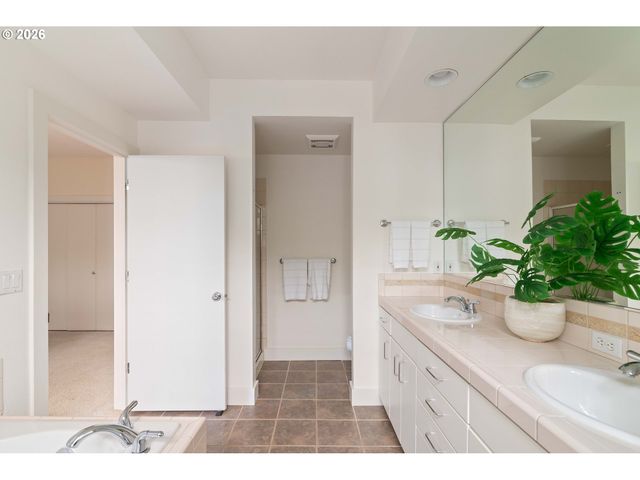 3043 Nw MONTARA Loop, Portland, OR 97229