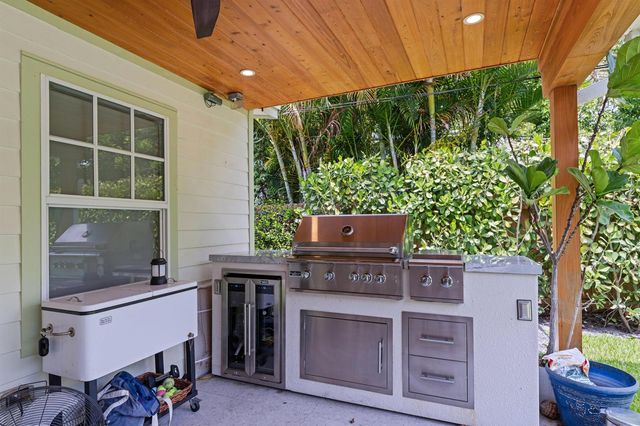 521 33RD Street, West Palm Beach, FL 33407