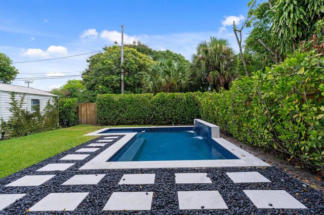 521 33RD Street, West Palm Beach, FL 33407