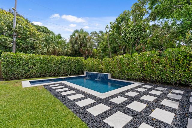 521 33RD Street, West Palm Beach, FL 33407