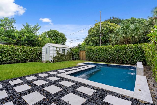 521 33RD Street, West Palm Beach, FL 33407