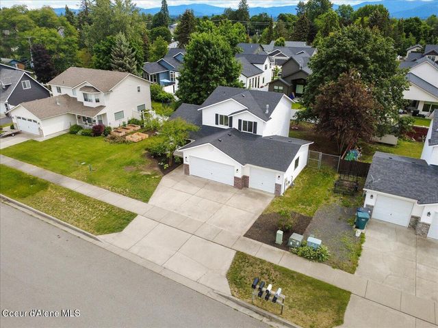 9166 N Entiate Dr, Hayden, ID 83835