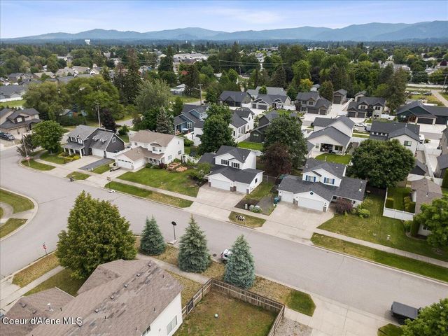 9166 N Entiate Dr, Hayden, ID 83835