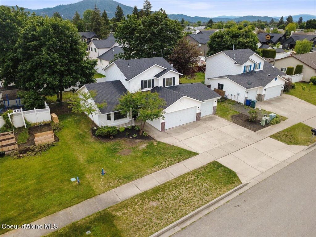 9166 N Entiate Dr, Hayden, ID 83835