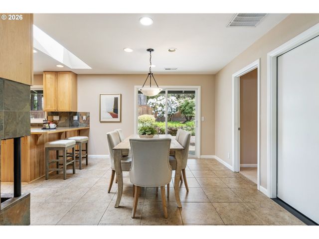 5190 Sw DOVER Ln, Portland, OR 97225