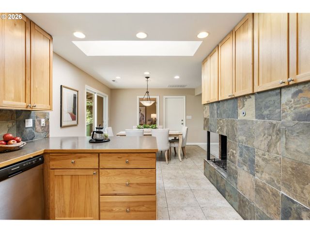 5190 Sw DOVER Ln, Portland, OR 97225