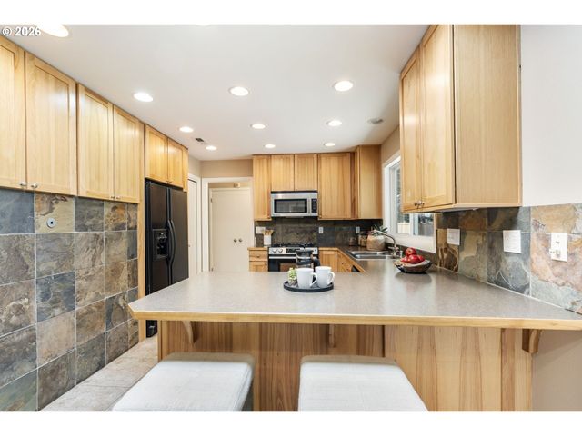 5190 Sw DOVER Ln, Portland, OR 97225