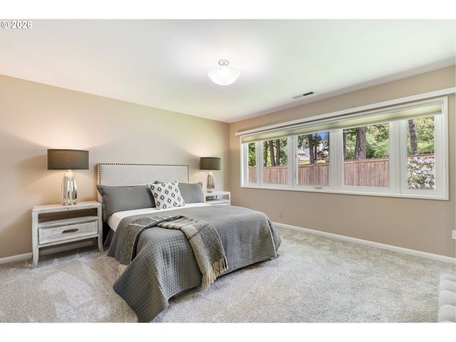 5190 Sw DOVER Ln, Portland, OR 97225