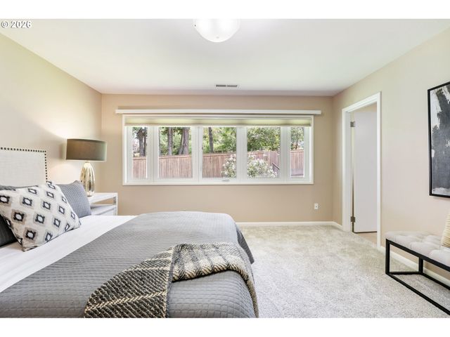 5190 Sw DOVER Ln, Portland, OR 97225