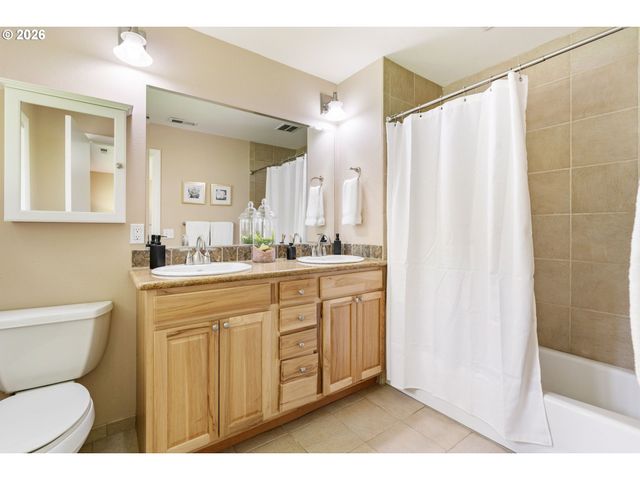 5190 Sw DOVER Ln, Portland, OR 97225
