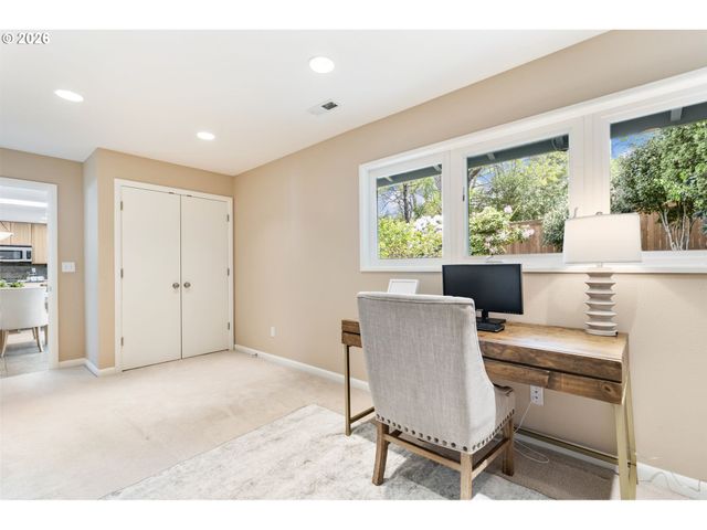5190 Sw DOVER Ln, Portland, OR 97225