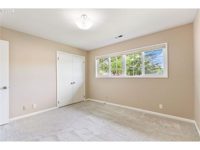 5190 Sw DOVER Ln, Portland, OR 97225