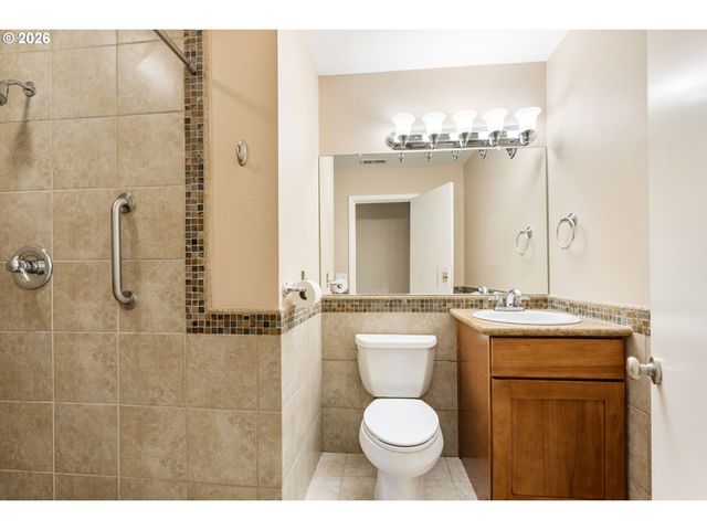 5190 Sw DOVER Ln, Portland, OR 97225