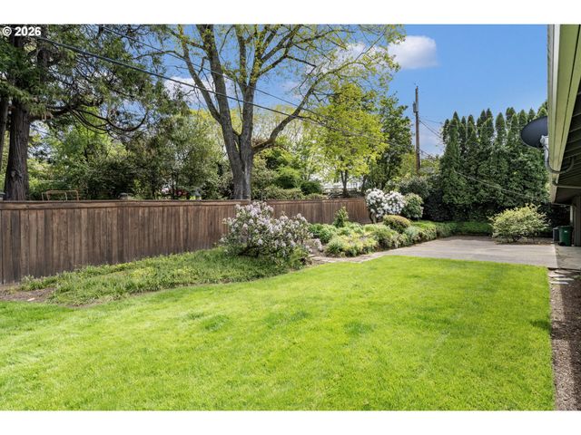 5190 Sw DOVER Ln, Portland, OR 97225