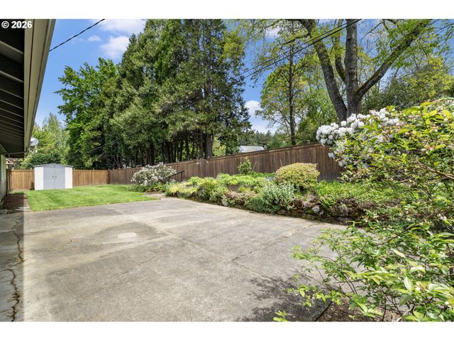 5190 Sw DOVER Ln, Portland, OR 97225