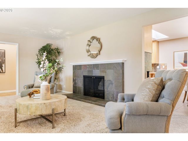 5190 Sw DOVER Ln, Portland, OR 97225
