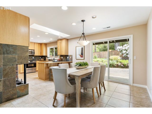 5190 Sw DOVER Ln, Portland, OR 97225
