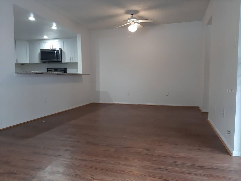 Image 6 of property listing at 824 TOWN CIRCLE 101, Maitland, FL 32751