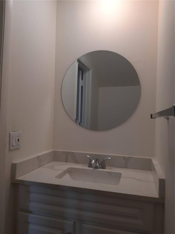 Image 8 of property listing at 824 TOWN CIRCLE 101, Maitland, FL 32751