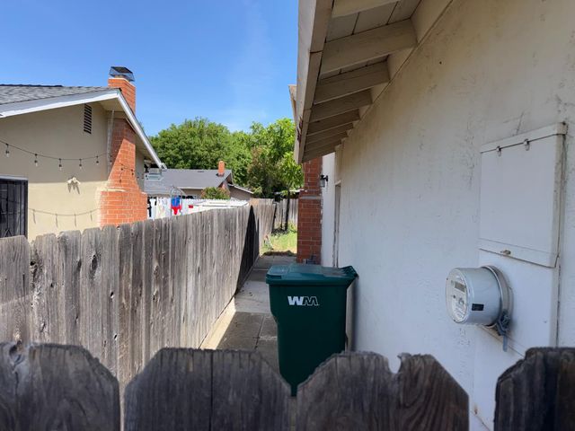 227 Sepulveda Dr, Stockton, CA 95210