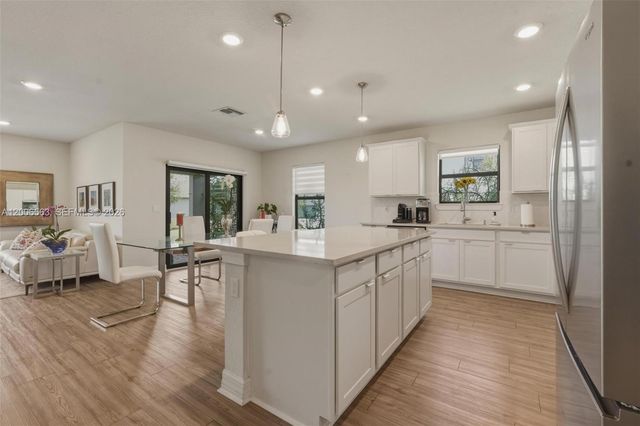 3141 Poinciana St, Lauderdale Lakes, FL 33311