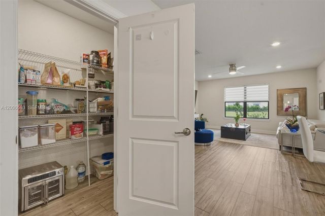 3141 Poinciana St, Lauderdale Lakes, FL 33311