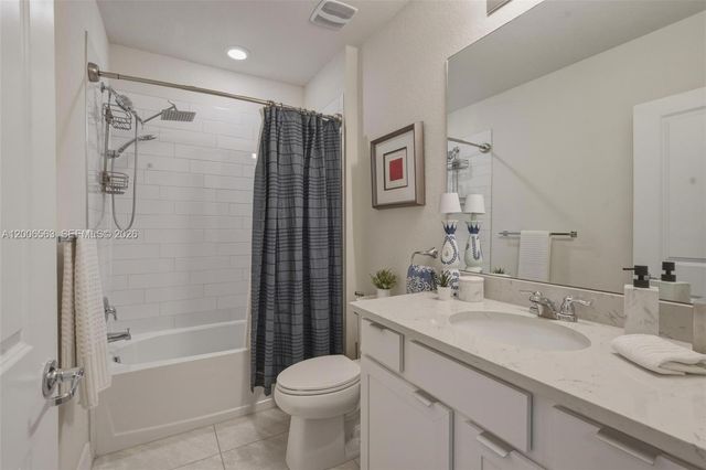 3141 Poinciana St, Lauderdale Lakes, FL 33311