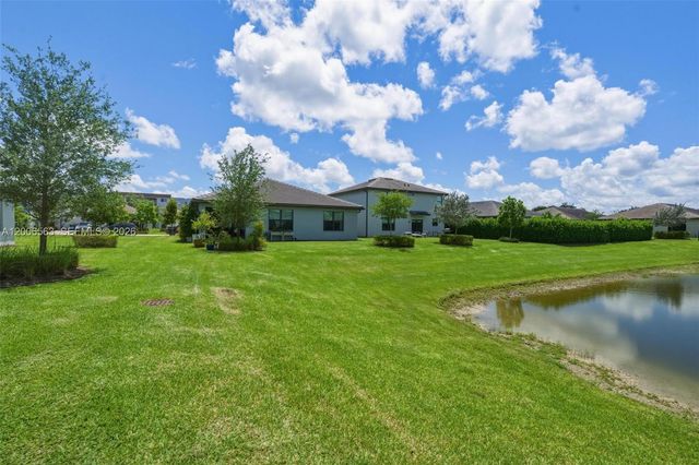 3141 Poinciana St, Lauderdale Lakes, FL 33311