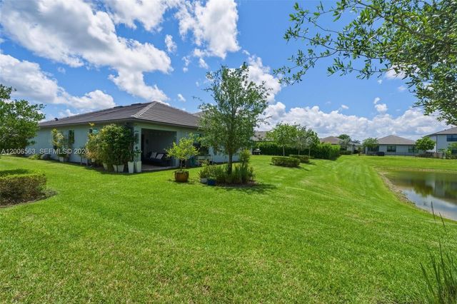 3141 Poinciana St, Lauderdale Lakes, FL 33311