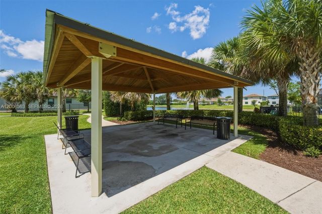 3141 Poinciana St, Lauderdale Lakes, FL 33311