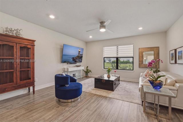 3141 Poinciana St, Lauderdale Lakes, FL 33311