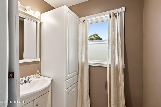 402 5th Street, Waretown, NJ 08758