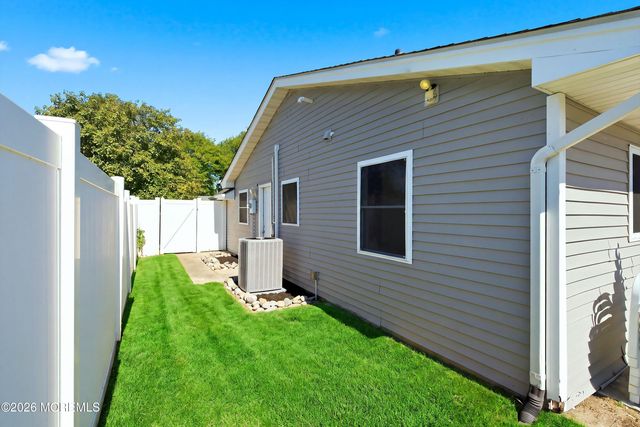 402 5th Street, Waretown, NJ 08758
