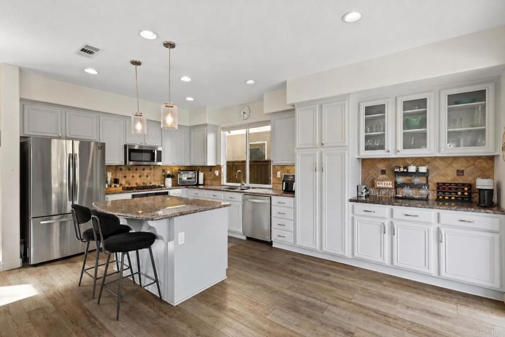 1300 Enchante Way, Oceanside, CA 92056 — exterior