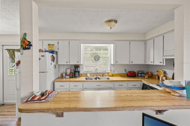 5931 13TH STREET, Zephyrhills, FL 33542