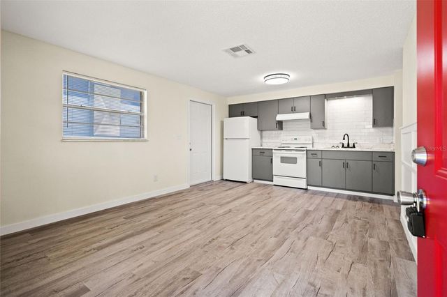 5931 13TH STREET, Zephyrhills, FL 33542