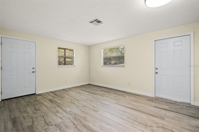 5931 13TH STREET, Zephyrhills, FL 33542