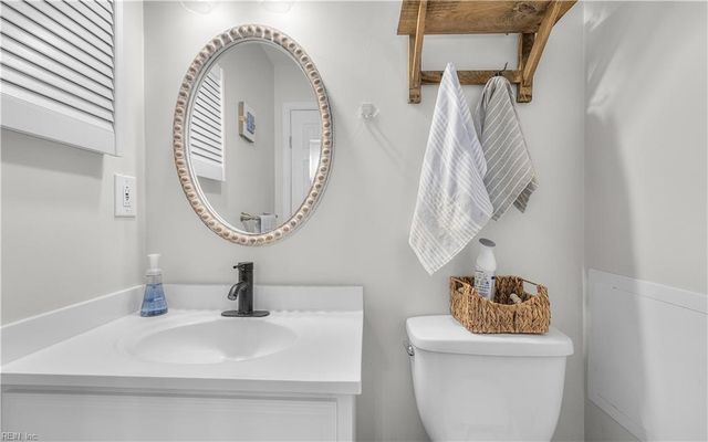 405 Harbour Pt Apt 305, Virginia Beach, VA 23451