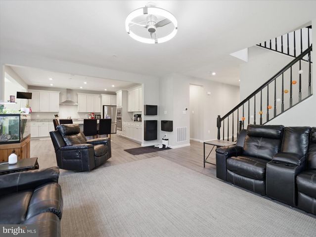 12148 FALLEN TIMBERS CIR, Hagerstown, MD 21740