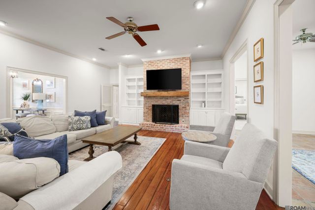 12109 Towering Oaks Dr, Baton Rouge, LA 70810
