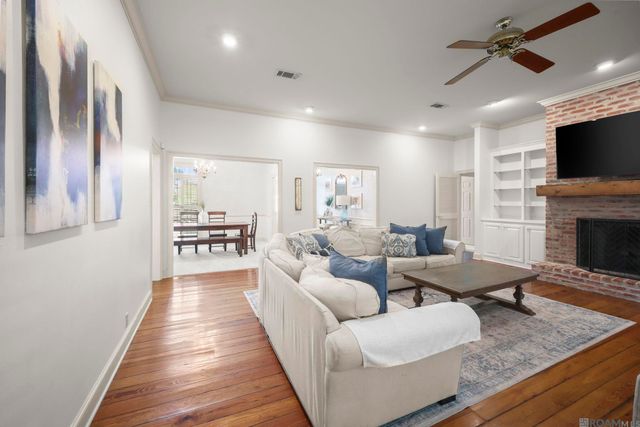 12109 Towering Oaks Dr, Baton Rouge, LA 70810